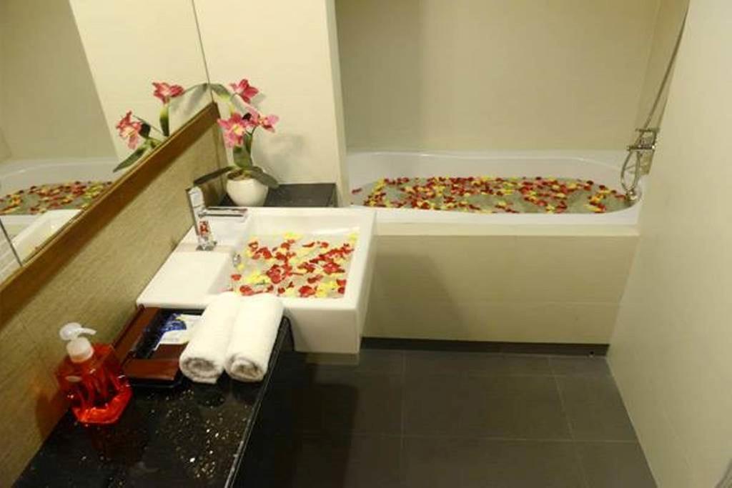 Green Paradise Hotel 양곤 외부 사진